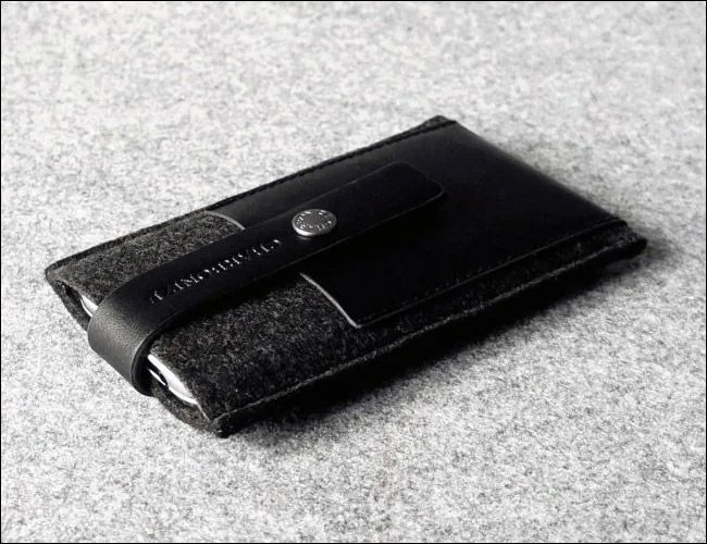 Charbonize-Samsung-Galaxy-S4-Wallet-Gear-Patrol