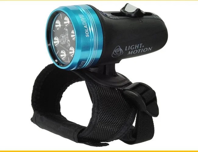 Light-and-Motion-Sola-800-Dive-Light-Gear-Patrol