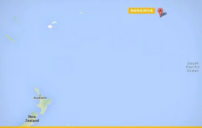 best-places-to-dive-with-sharks-Tiputa-Pass-Rangiroa-650