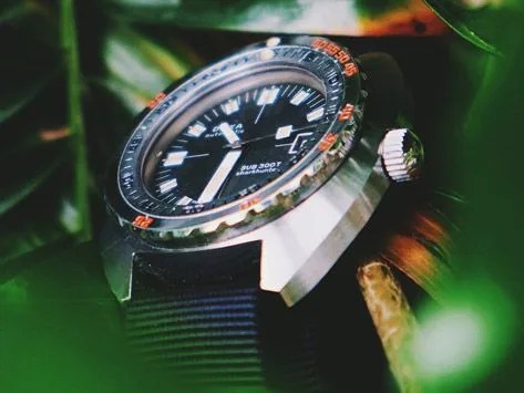 doxa-sub-300t-sharkhunter-column-2
