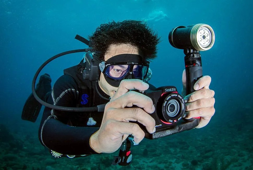 SeaLife-Waterproof-Camera-Gear-Patrol-Lead-Full