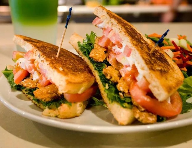 airport-restaurants-gear-patrol-real-food-daily
