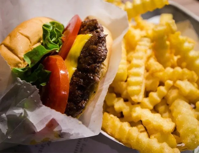 airport-restaurants-gear-patrol-shake-shack
