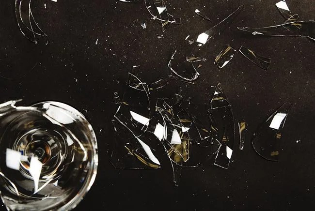 perfect-bar-cart-broken-glass