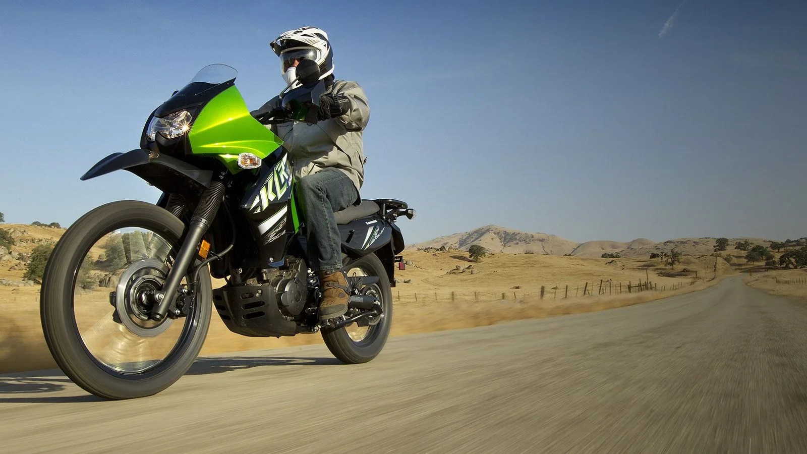 Kawasaki-KLR-650-GP100-Gear-Patrol-Lead-Full-Right