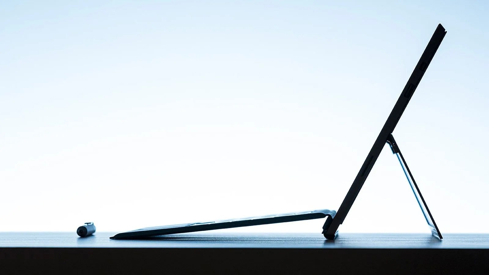 Microsoft-Surface-Pro-3-Gear-Patrol-Lead-Full-Center-Black