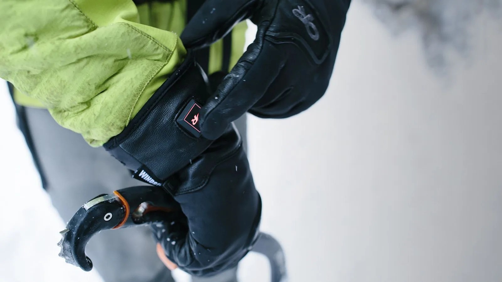 OR-Lucent-Heated-Gloves-Gear-Patrol-Lead-Full-Right