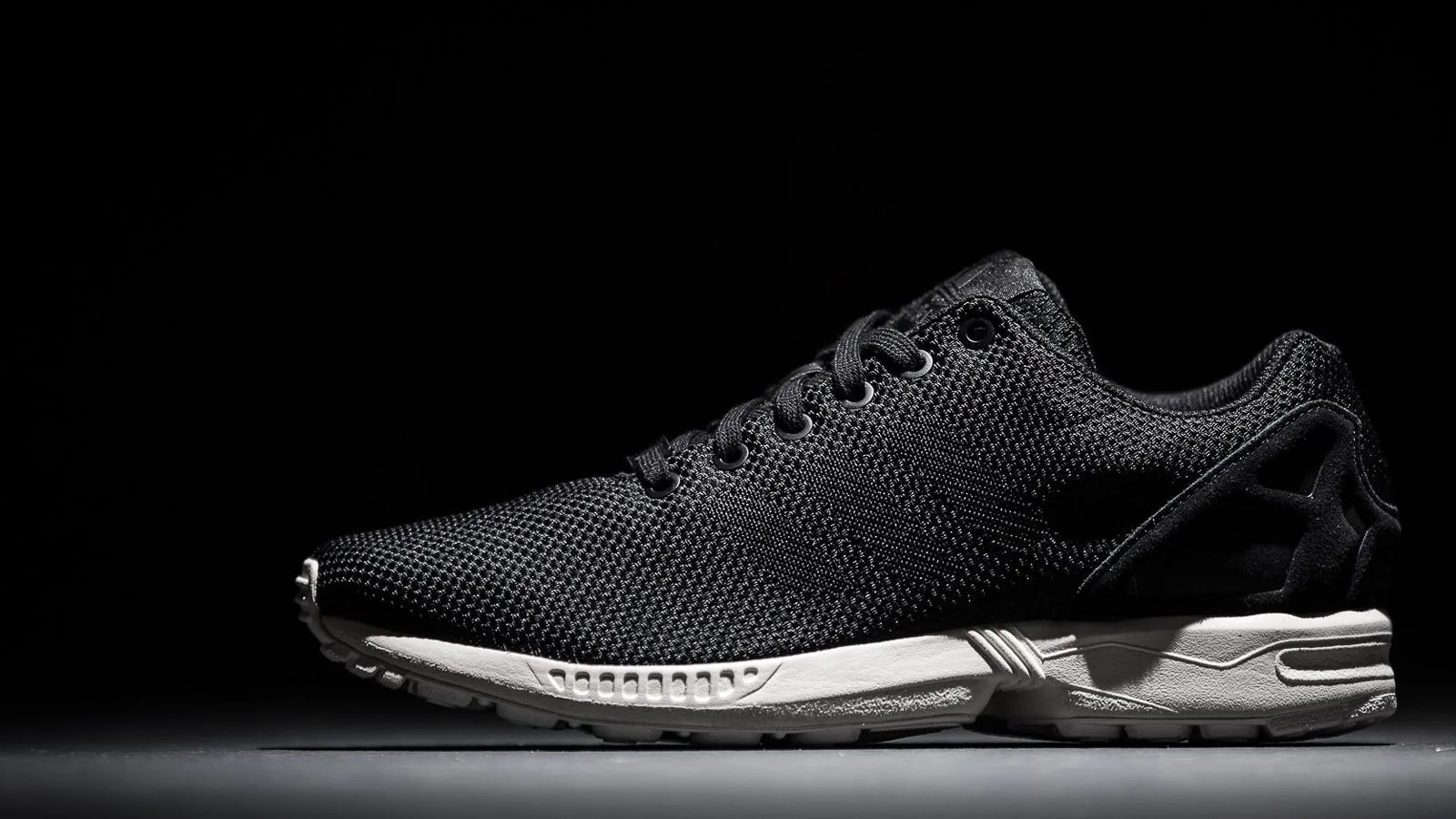 adidas-zx-flux-Gear-patrol-lead-full-right