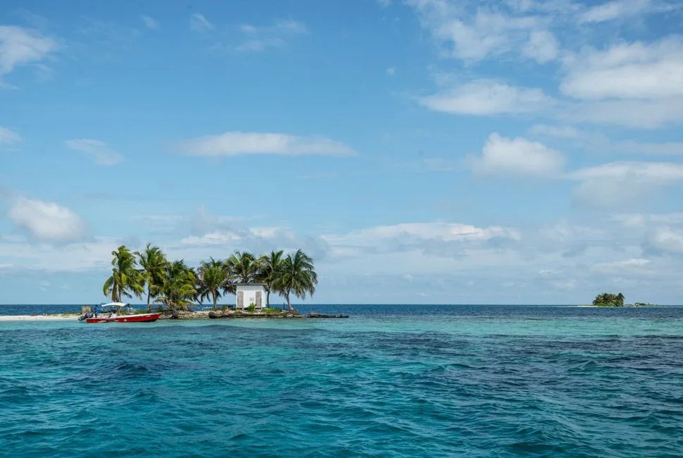 belize-photo-essay-diving-decompressing-gear-patrol-slide-3