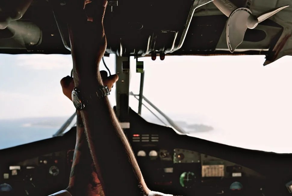 landing-caymans