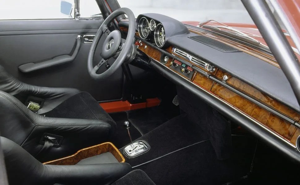 Mercedes-Benz-300-SEL-63-AMG-Gear-Patrol-Ambiance-3