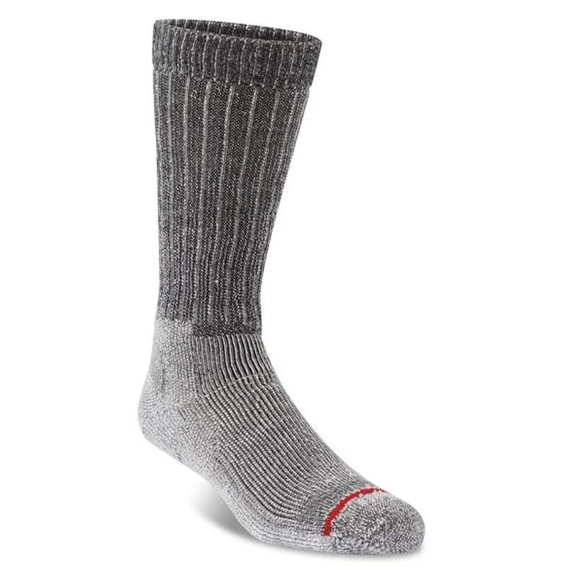 winter-essential-2-gear-patrol-fits-socks