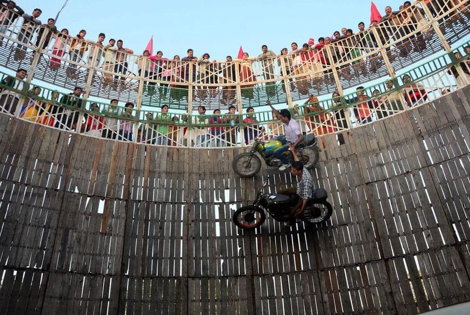 India-Wall-of-Death-Gear-Patrol-Lead-Full