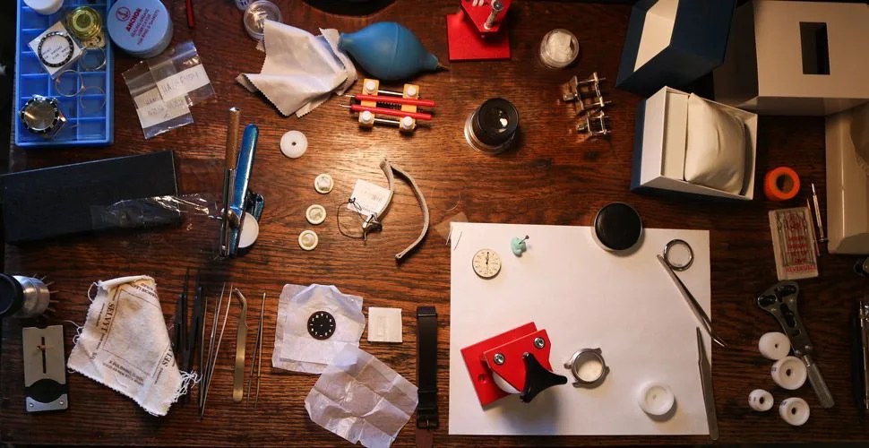 Watch-Mod-Gear-Patrol-Ambiance-Desk