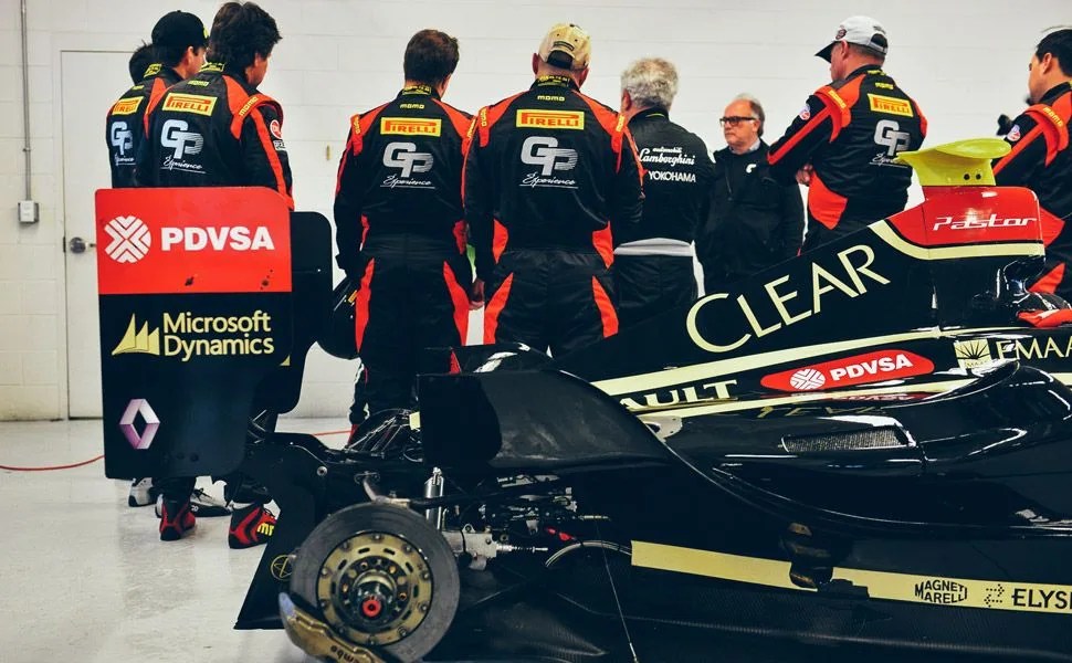 F1-Experience-Gear-Patrol-AMBIANCE