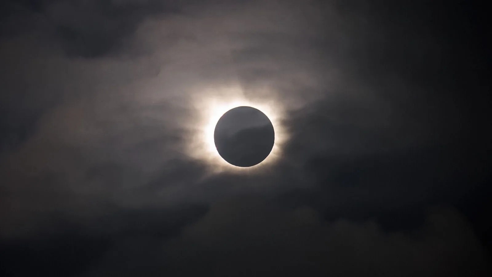 Faroe-Ambiance-Gear-Patrol-Eclipse-Tall