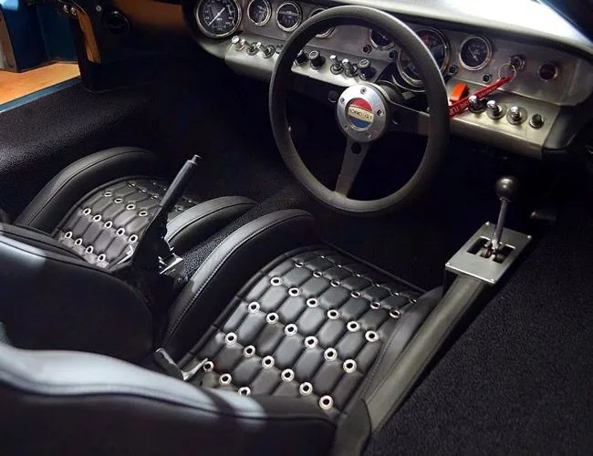 Ford-GT40-Gear-Patrol-Interior-Ambiance