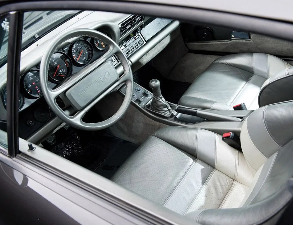 Porsche-959-Ambiance-2-Gear-Patrol.jpg