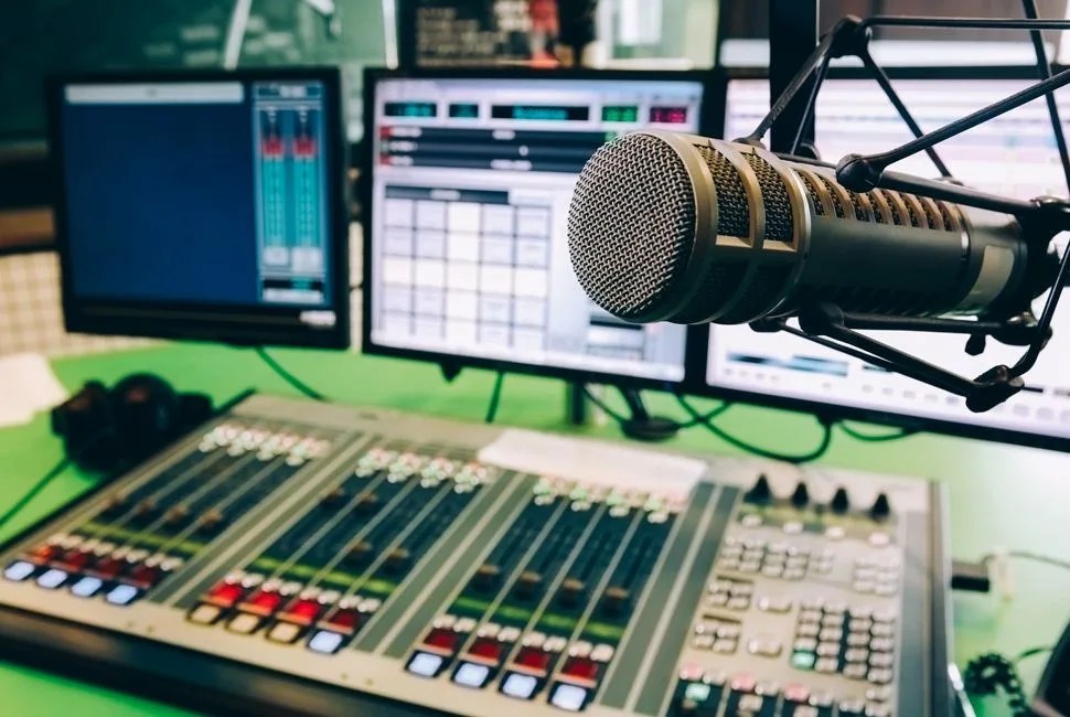 College-Radio-Gear-Patrol-Lead-Full
