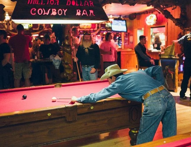 Wyoming-Watering-Holes-Gear-Patrol-Lead