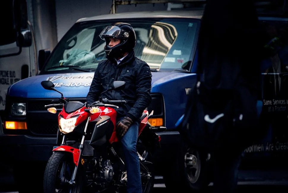 Honda-CB-300-F-Gear-Patorl-Ambiance