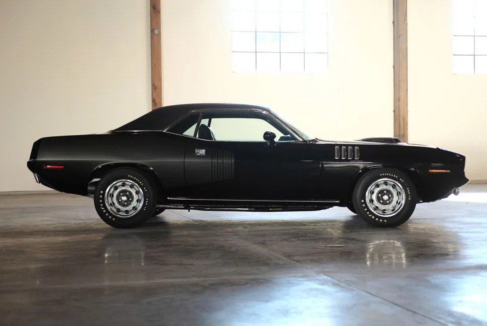 Plymoth-Cuda-Gear-Patrol-Ambiance-Profile