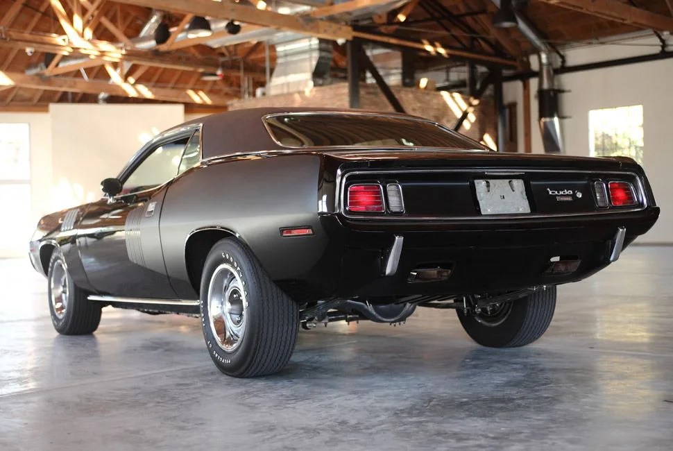 Plymoth-Cuda-Gear-Patrol-Ambiance-Rear-34