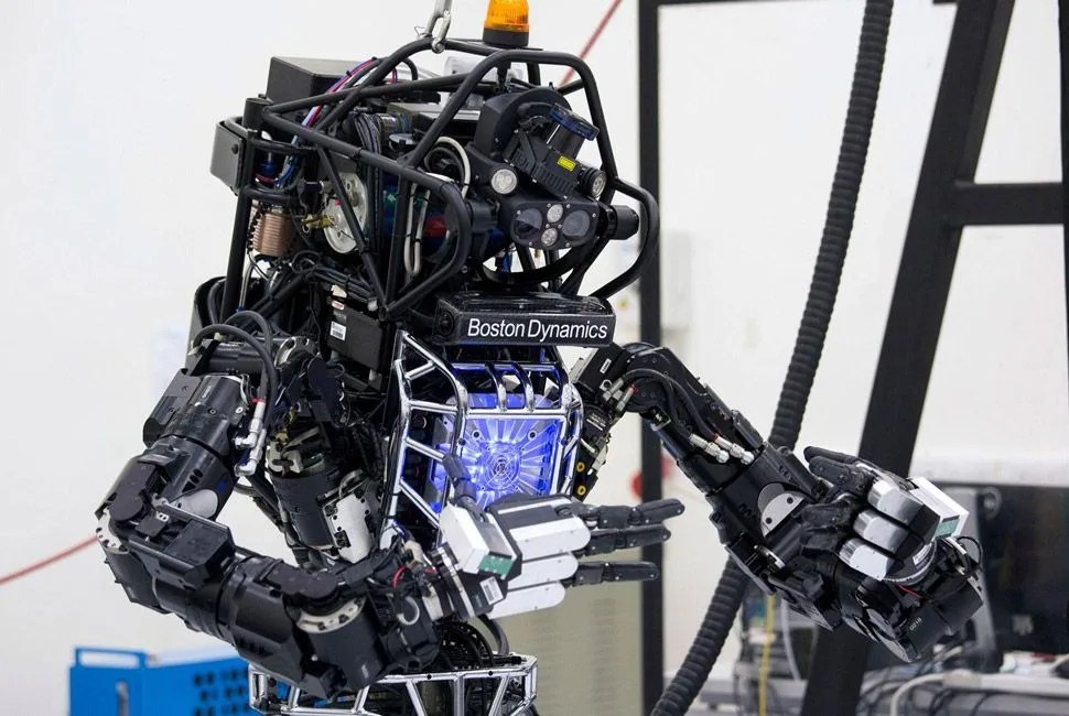 Robot-Labs-Gear-Patrol-Lead-Full