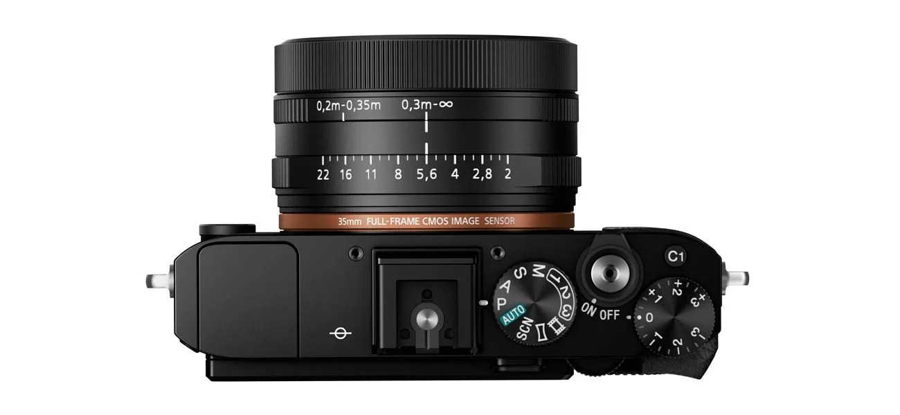 Sony-RX1RII-Gear-Patrol-Ambiance-650-300