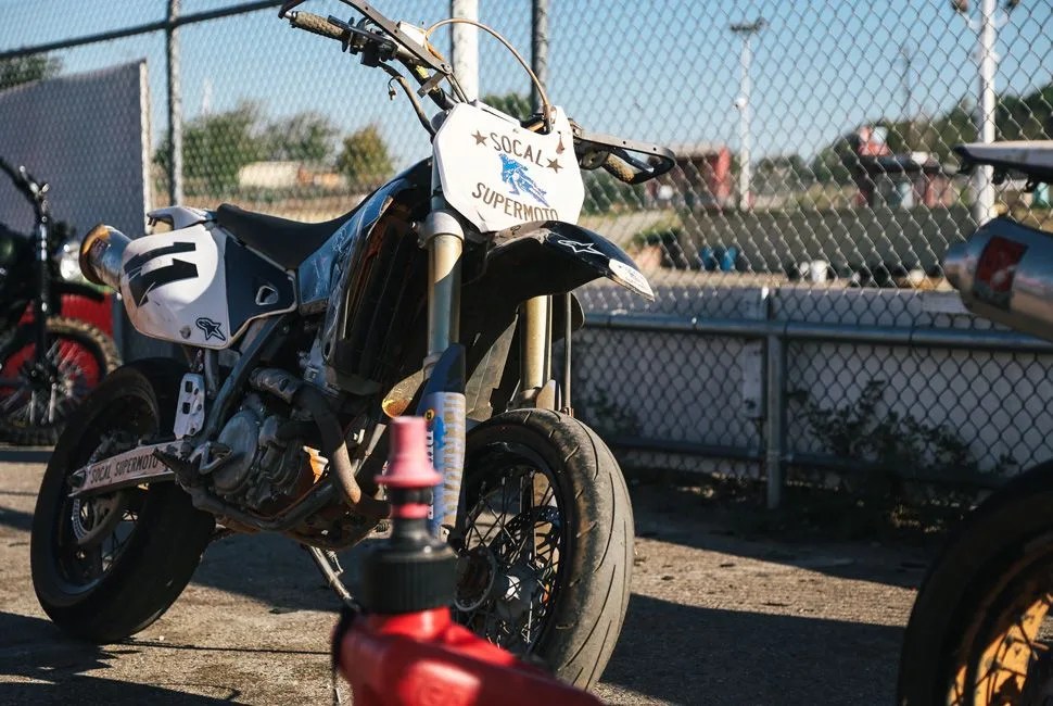 Supermoto-School-Gear-Patrol-Ambiance-970-1