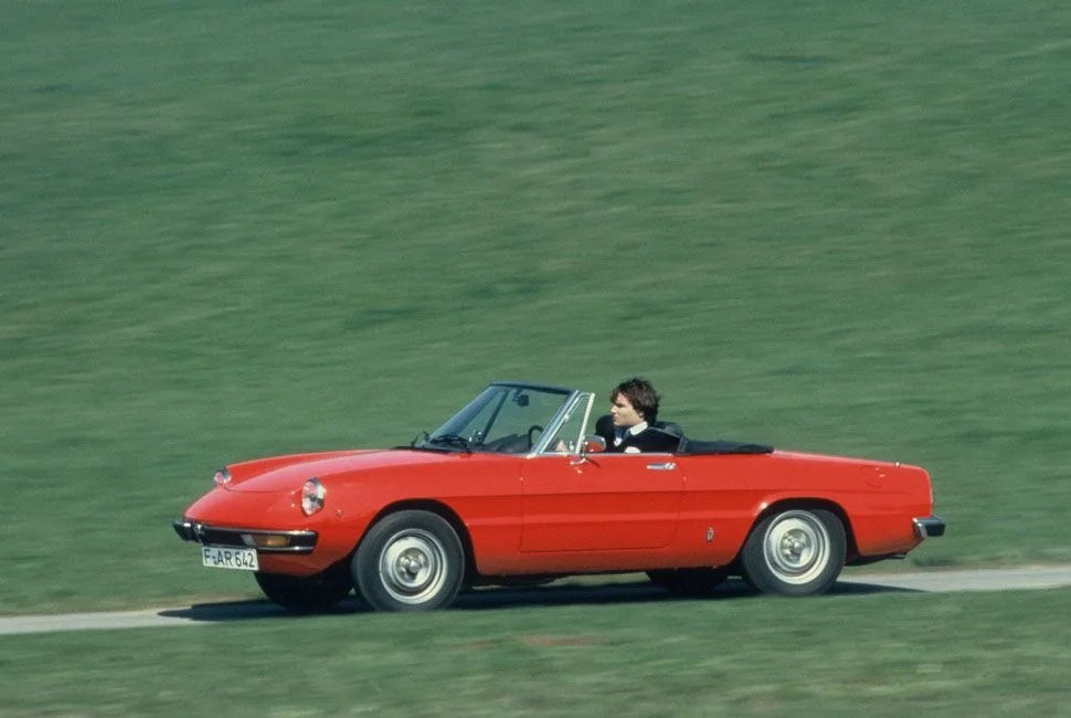 Bond-Car-Alfa-Spider-Gear-Patrol