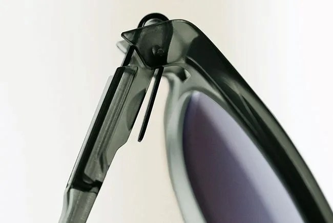 OakleyLatch-GP100-Gear-Patrol-Ambiance