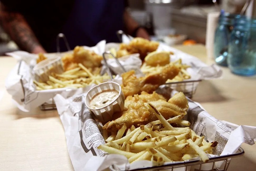 25-restaurants-gear-patrol-huron-room