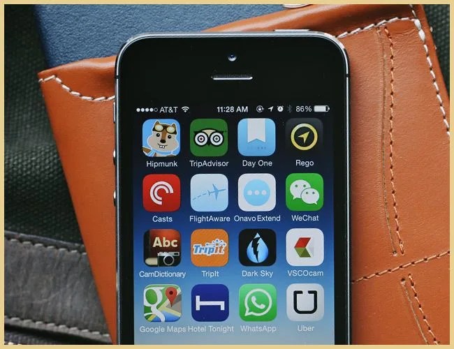 Globetrotter-12-Guys-Xmas-Gear-Patrol-APPS