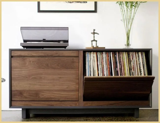 mediaphile-17-Gifts-Xmas-Gear-Patrol-vinyl-setup