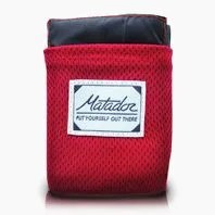 stocking-stuffer-Gear-Patrol-traveler-blanket