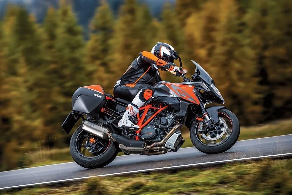 Moto-2016-gear-patrol-full-lead