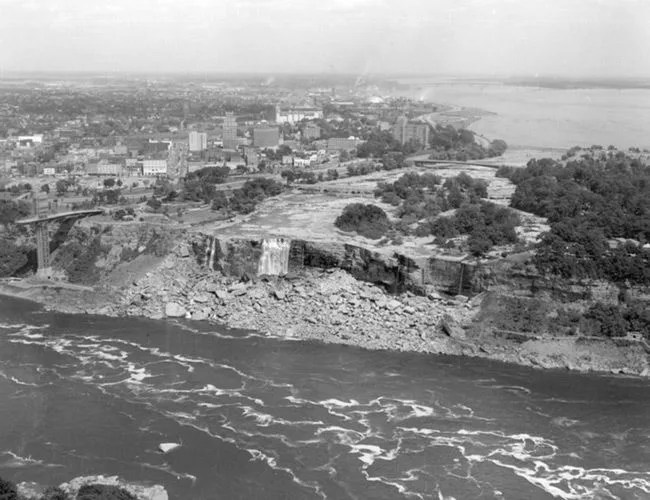 Niagra-Falls-Gear-Patrol