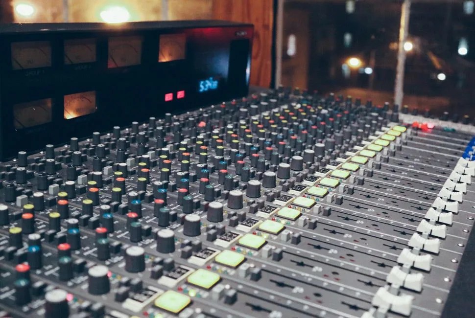 Analog-Recording-Gear-Patrol-Lead-Ambiance-1