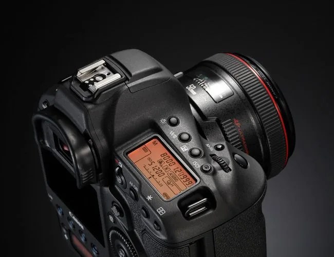 Canon-1DXII-Gear-Patrol-Ambiance-
