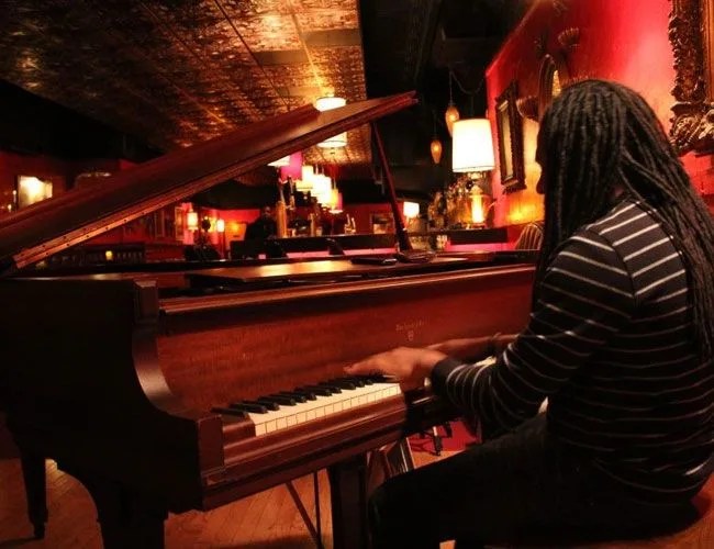 jazz-club-gear-patrol-green-lady