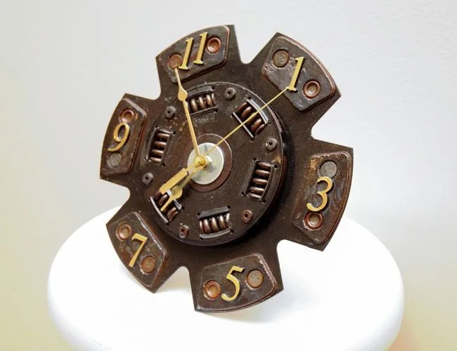 Auto-Interior-Deco-Gear-Patrol-Six-Puck-Clock