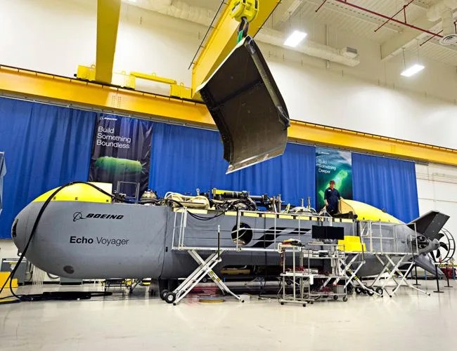 TWITS-gear-patrol-boeing-underwater