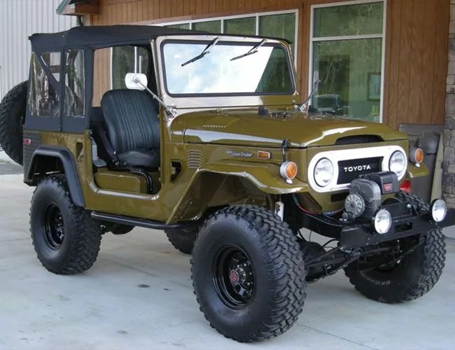 topless-off-road-gear-patrol-toyota-fj40