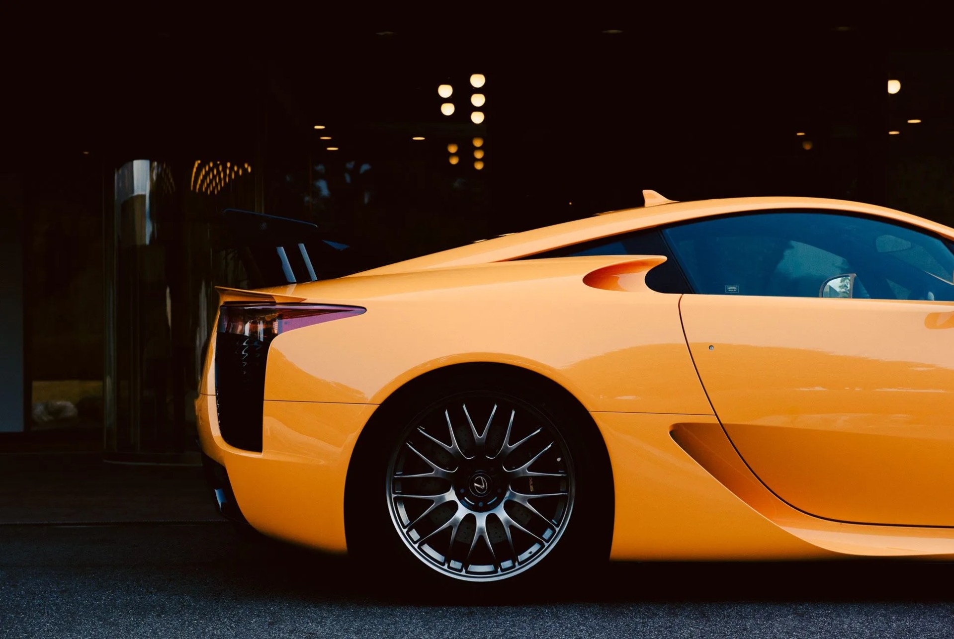 Lexus-LFA-Gear-Patrol-Slide-11