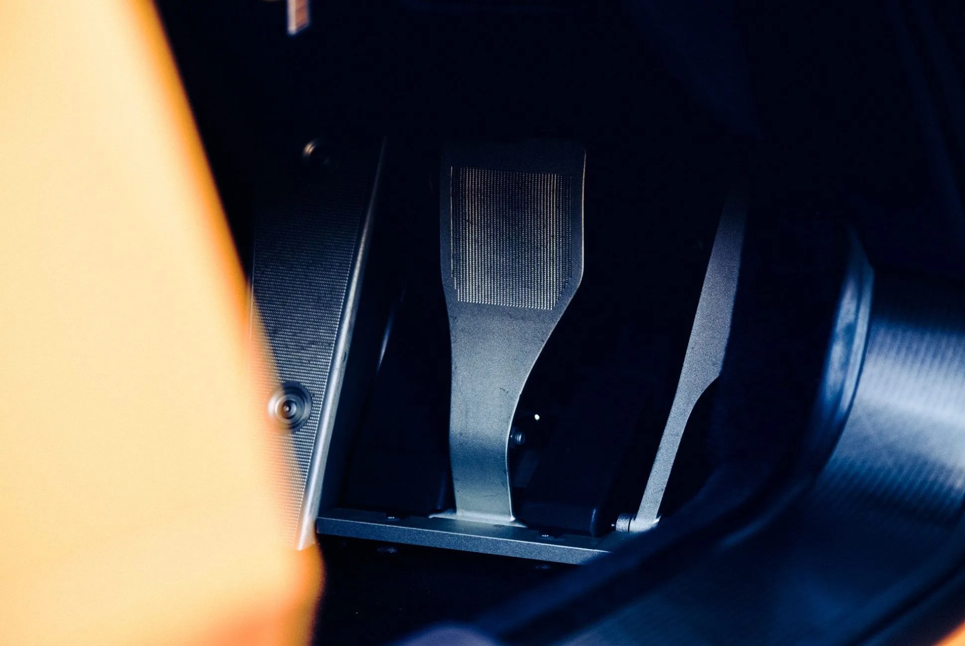 Lexus-LFA-Gear-Patrol-Slide-15