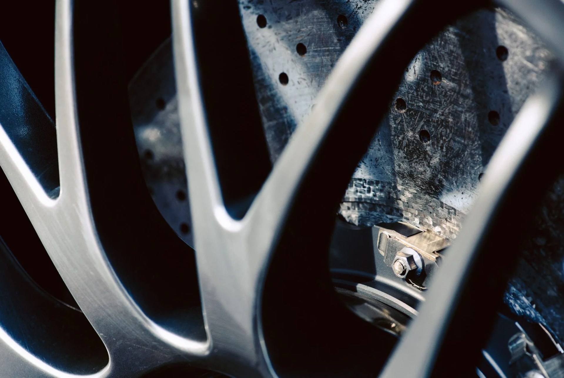 Lexus-LFA-Gear-Patrol-Slide-2