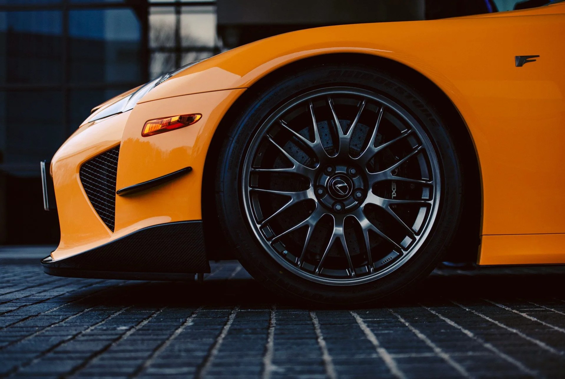 Lexus-LFA-Gear-Patrol-Slide-5