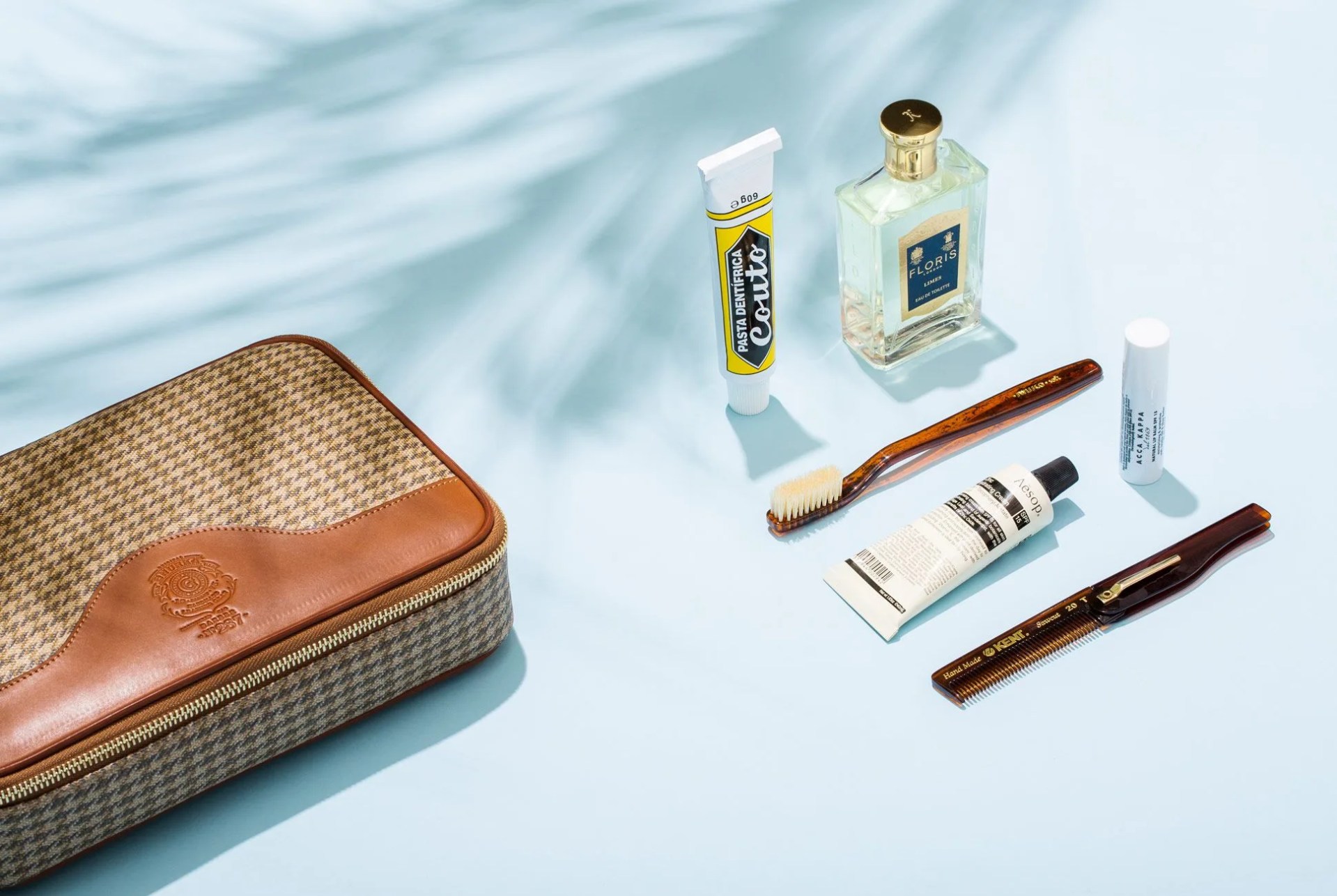 Tropical-Vacation-Duffel-Gear-Patrol-Accessories