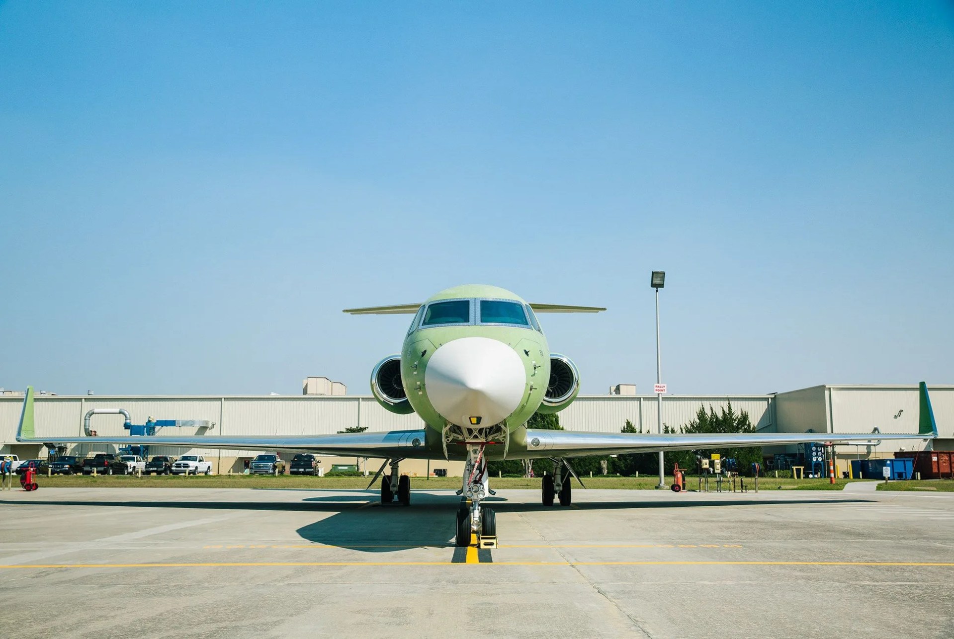 Gear-Patrol-Gulfstream-Mag-Slide-23